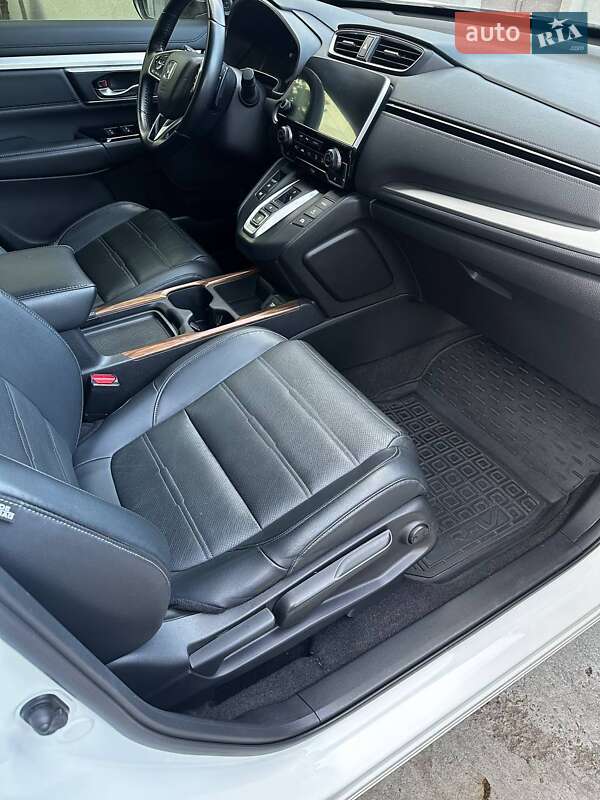 Внедорожник / Кроссовер Honda CR-V 2020 в Макарове