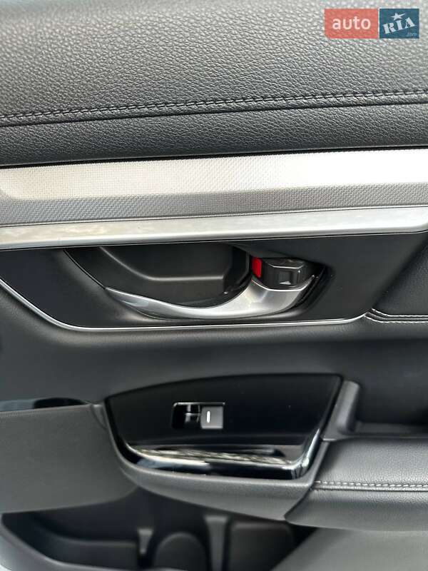 Внедорожник / Кроссовер Honda CR-V 2020 в Макарове