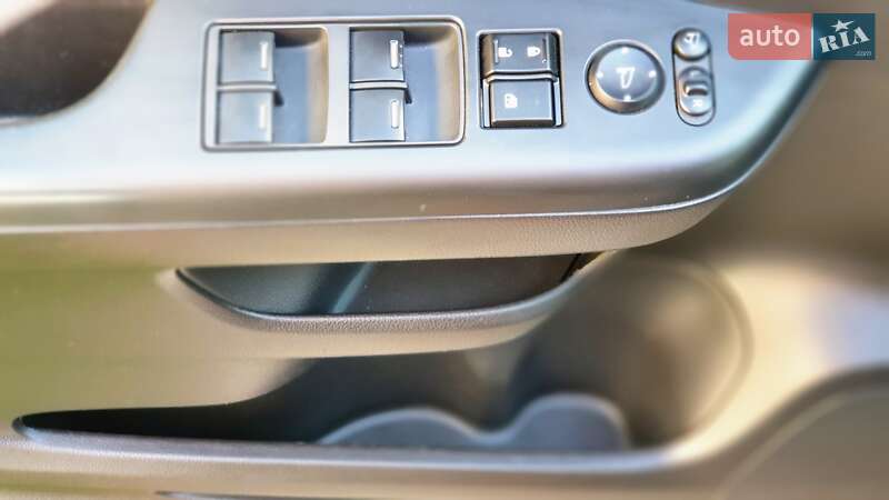 Позашляховик / Кросовер Honda CR-V 2013 в Чернівцях
