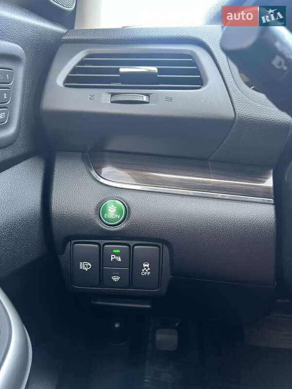 Внедорожник / Кроссовер Honda CR-V 2016 в Змиеве