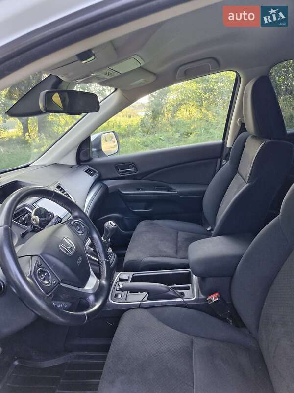 Внедорожник / Кроссовер Honda CR-V 2015 в Александровке