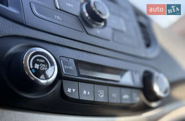 Внедорожник / Кроссовер Honda CR-V 2014 в 