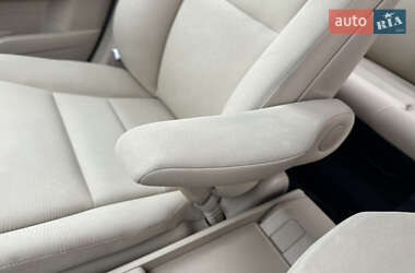 Внедорожник / Кроссовер Honda CR-V 2011 в 