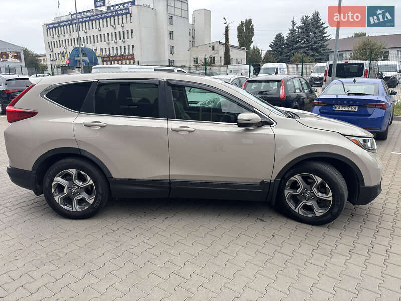 Внедорожник / Кроссовер Honda CR-V 2017 в Киеве