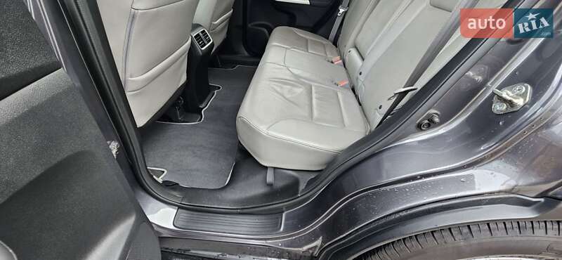 Позашляховик / Кросовер Honda CR-V 2015 в Києві