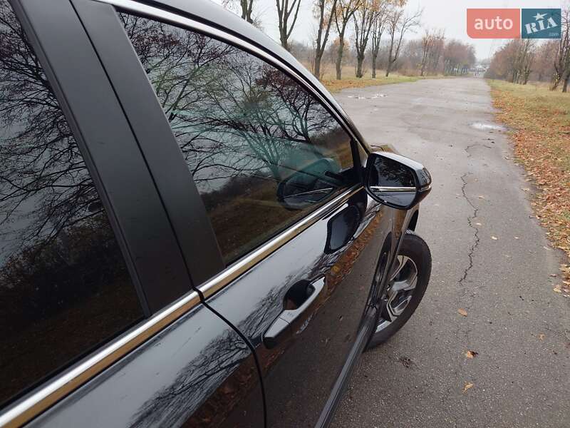 Внедорожник / Кроссовер Honda CR-V 2018 в Киеве