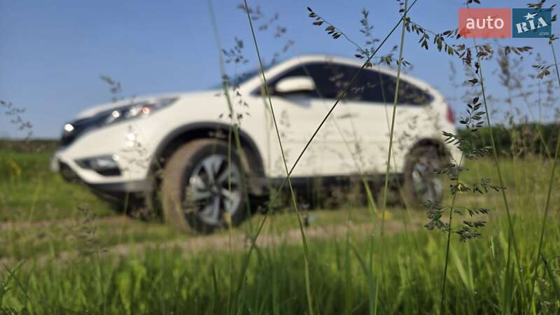 Позашляховик / Кросовер Honda CR-V 2015 в Києві