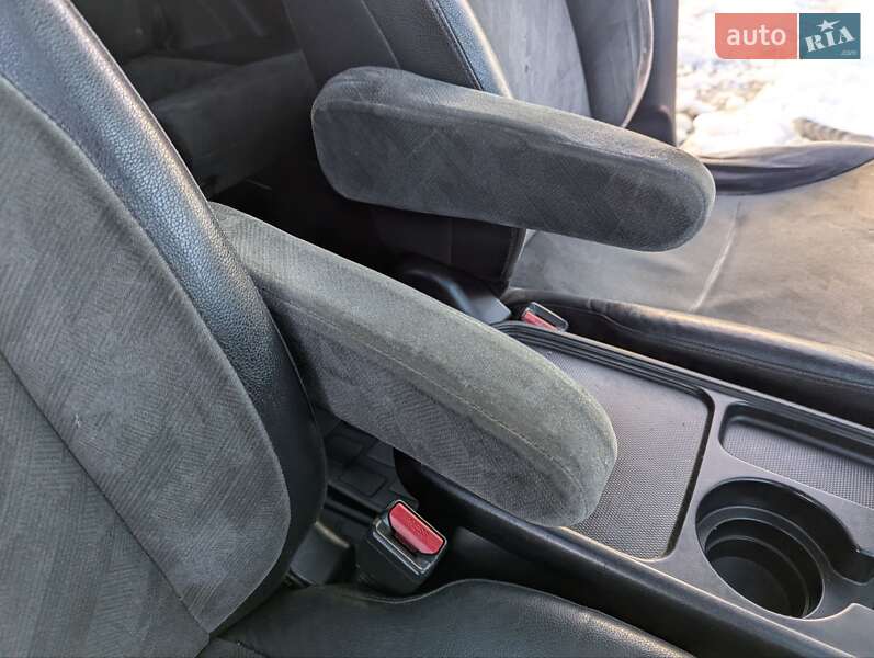 Внедорожник / Кроссовер Honda CR-V 2003 в Трускавце