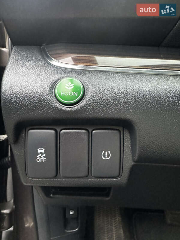 Позашляховик / Кросовер Honda CR-V 2016 в Києві