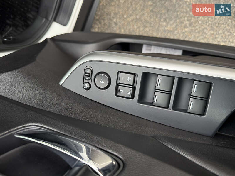 Позашляховик / Кросовер Honda CR-V 2015 в Києві