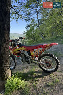 Мотоцикл Кросс Honda CRF 250R 2005 в 