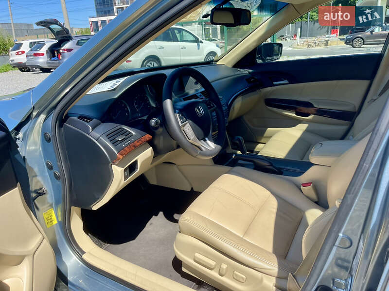 Позашляховик / Кросовер Honda Crosstour 2010 в Чернівцях