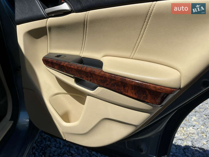 Позашляховик / Кросовер Honda Crosstour 2010 в Чернівцях