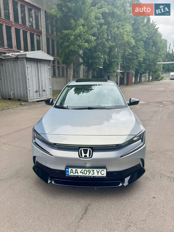 Седан Honda e:NP2 2024 в 