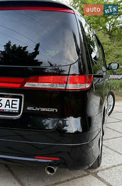 Минивэн Honda Elysion 2012 в 