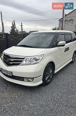 Мінівен Honda Elysion 2011 в Романіву