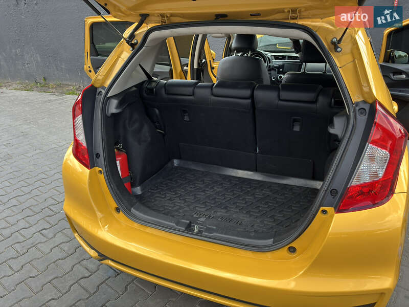 Хэтчбек Honda Fit 2017 в Киеве