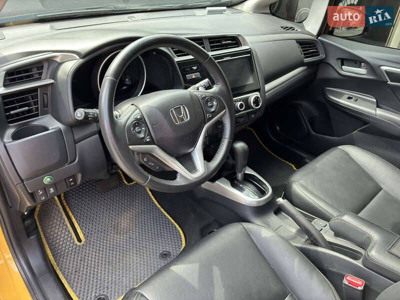 Хэтчбек Honda Fit 2017 в Киеве