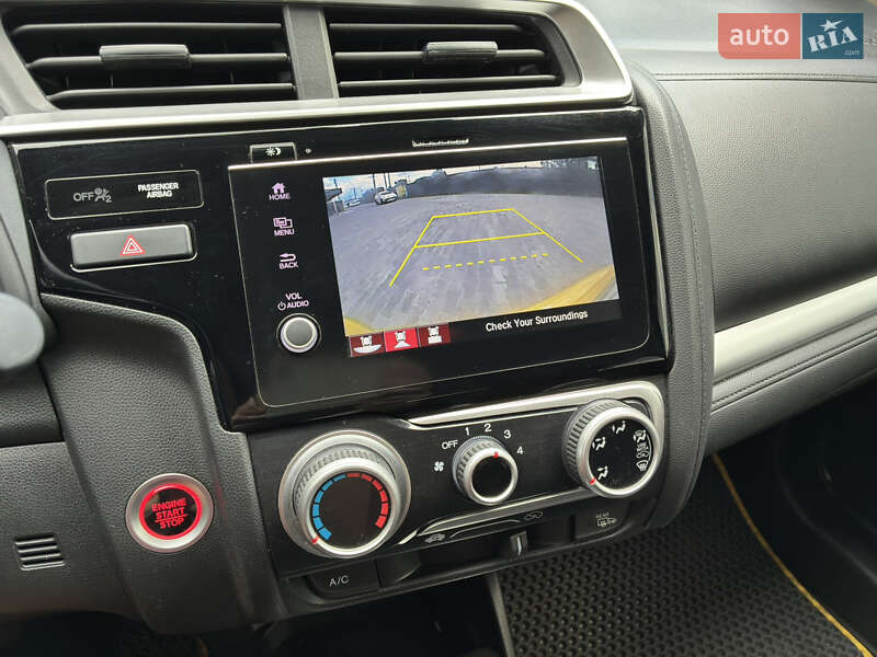 Хэтчбек Honda Fit 2017 в Киеве