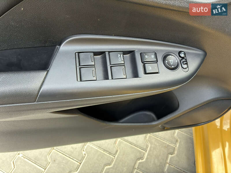 Хэтчбек Honda Fit 2017 в Киеве