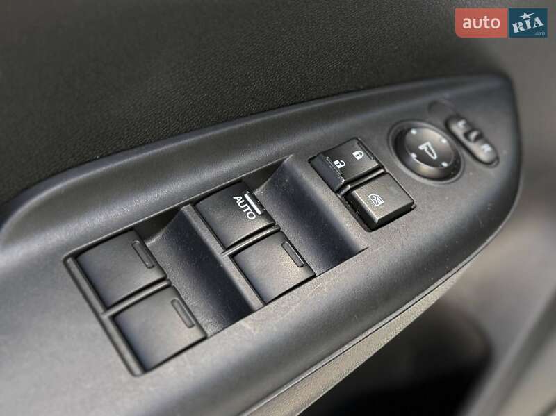 Хетчбек Honda Fit 2014 в Києві фото 11 Хетчбек Honda Fit 2014 в Києві