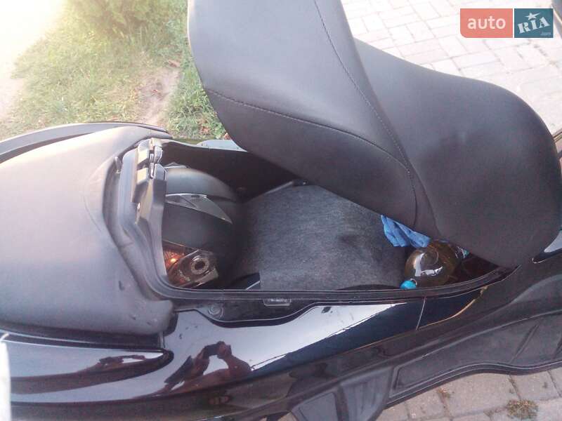 Макси-скутер Honda Forza 250 2010 в Павлограде фото 3 Макси-скутер Honda Forza 250 2010 в Павлограде