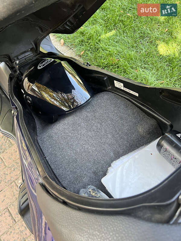 Максі-скутер Honda Forza 250 2004 в Білгороді-Дністровському