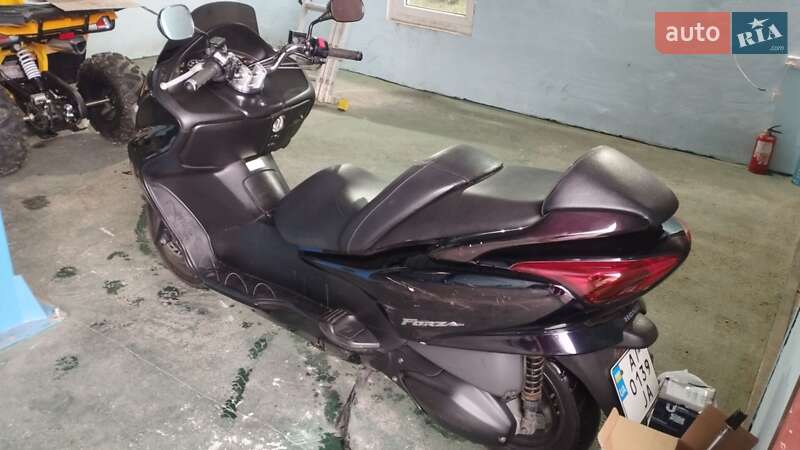 Макси-скутер Honda Forza 250 2004 в 