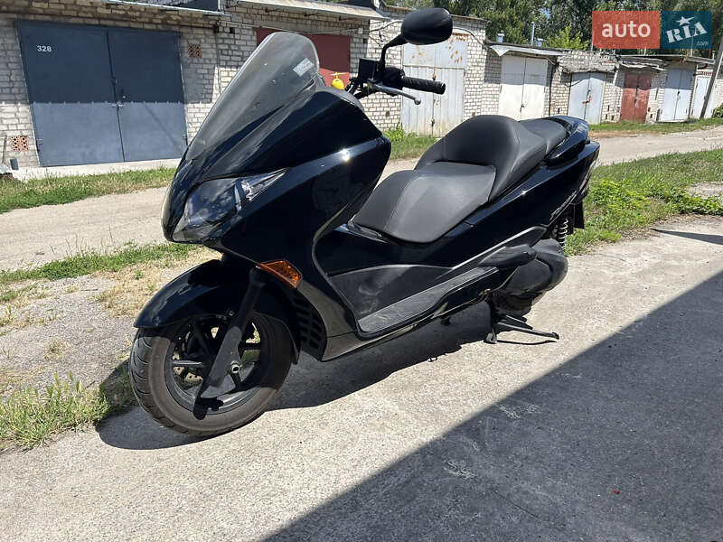 Максі-скутер Honda Forza 250 2011 в Кременчуці