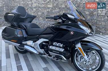 Мотоцикл Круизер Honda GL 1800 Gold Wing Tour 2021 в  фото 4 Мотоцикл Круизер Honda GL 1800 Gold Wing Tour 2021 в