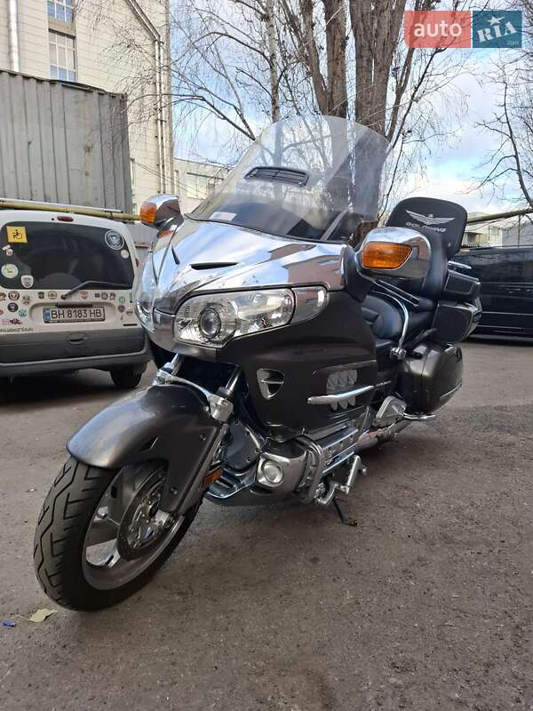 Honda GL 1800 Gold Wing 2010 Honda GL 1800 Gold Wing 2010