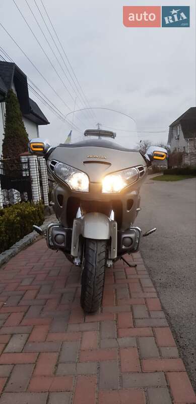 Мотоцикл Туризм Honda Gold Wing GL 1800 2003 в 