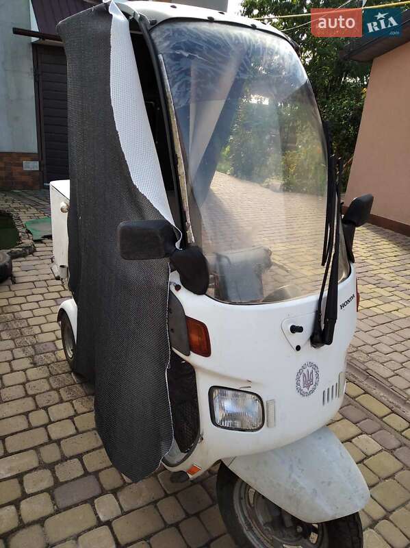 Скутеры с кабиной Honda Gyro Canopy 1987 в Шептицькому