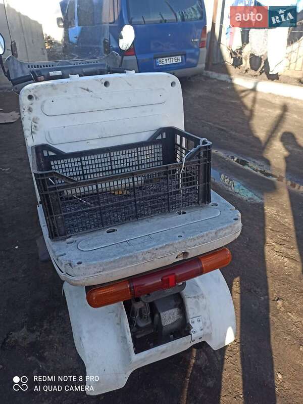 Скутери з кабіною Honda Gyro 2000 в Врадіївці