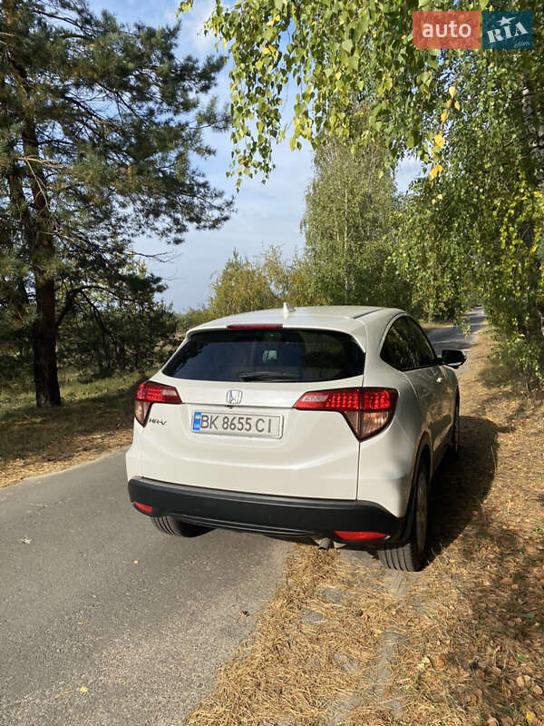 Позашляховик / Кросовер Honda HR-V 2015 в Вараші