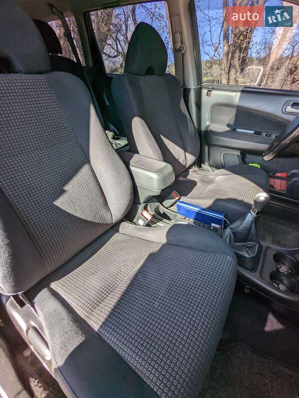 Внедорожник / Кроссовер Honda HR-V 2004 в Каневе
