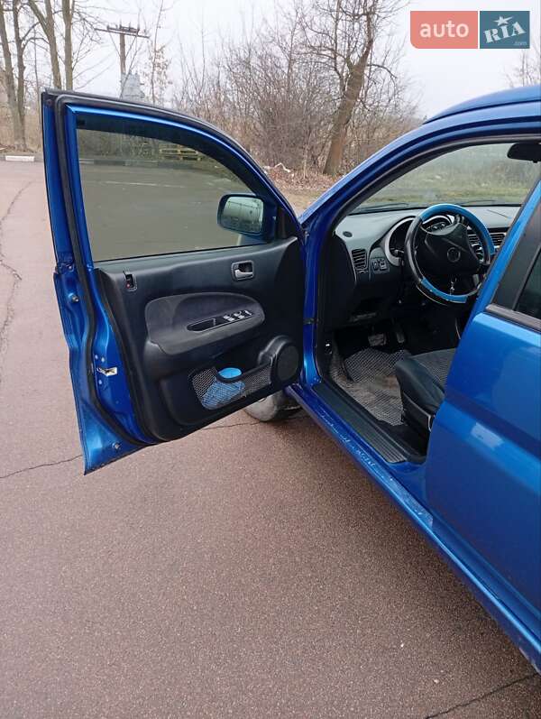 Внедорожник / Кроссовер Honda HR-V 2004 в Шостке