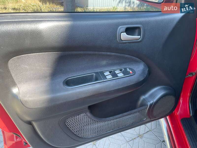 Внедорожник / Кроссовер Honda HR-V 2004 в Николаеве