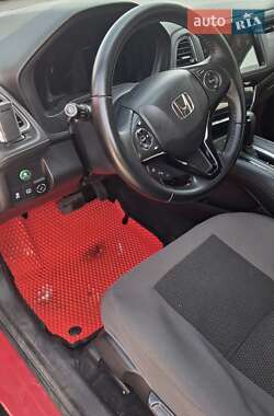 Внедорожник / Кроссовер Honda HR-V 2015 в 