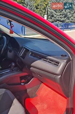 Внедорожник / Кроссовер Honda HR-V 2015 в 