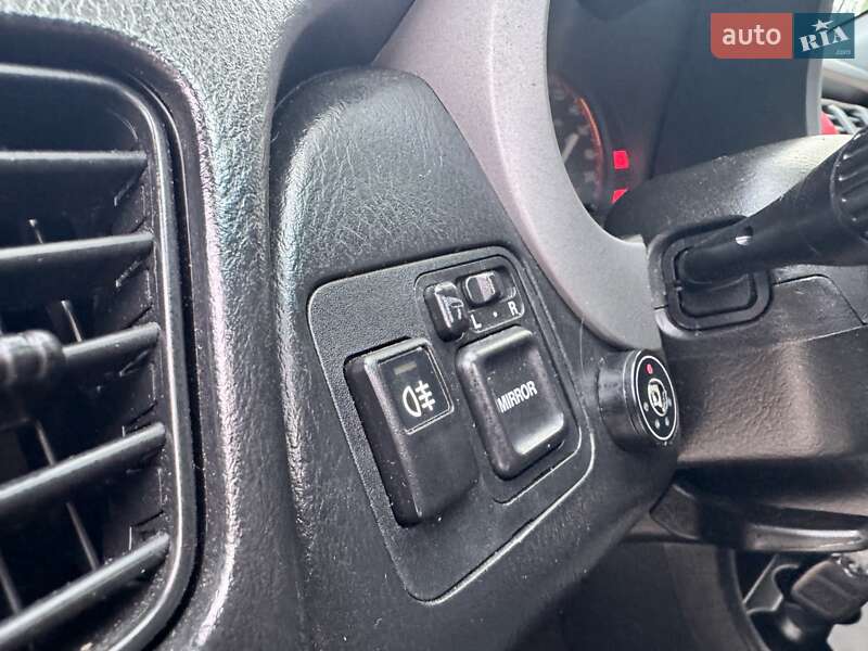 Позашляховик / Кросовер Honda HR-V 2005 в Одесі фото 39 Позашляховик / Кросовер Honda HR-V 2005 в Одесі