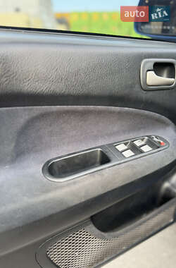 Позашляховик / Кросовер Honda HR-V 2004 в 