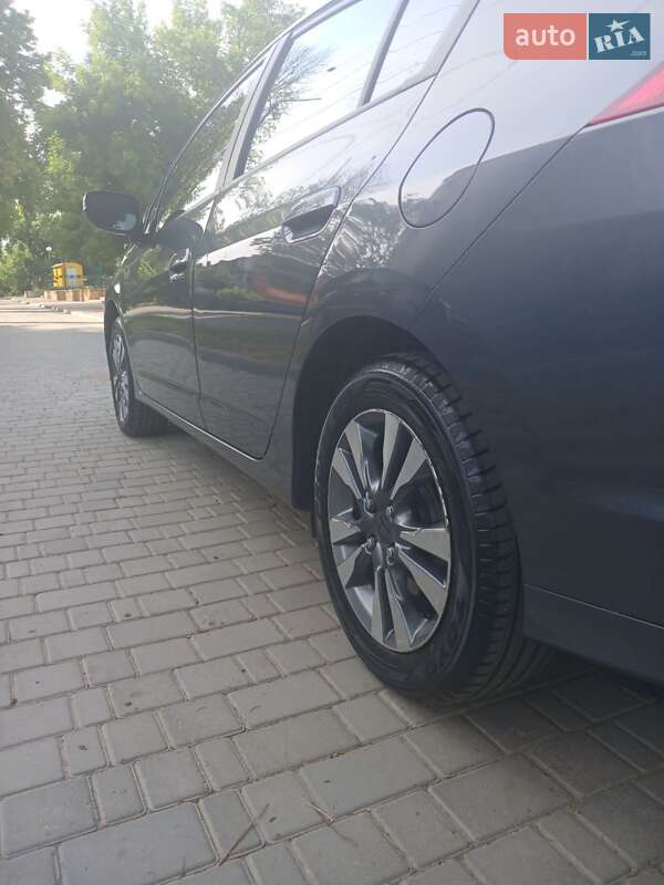 Хэтчбек Honda Insight 2012 в Могилев-Подольске