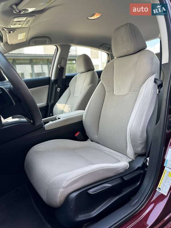 Седан Honda Insight 2018 в Луцке