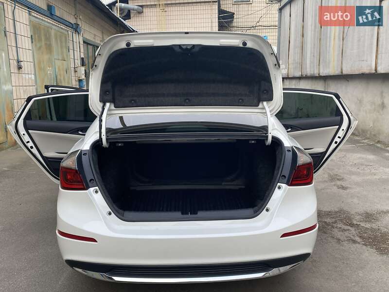 Седан Honda Insight 2018 в Києві