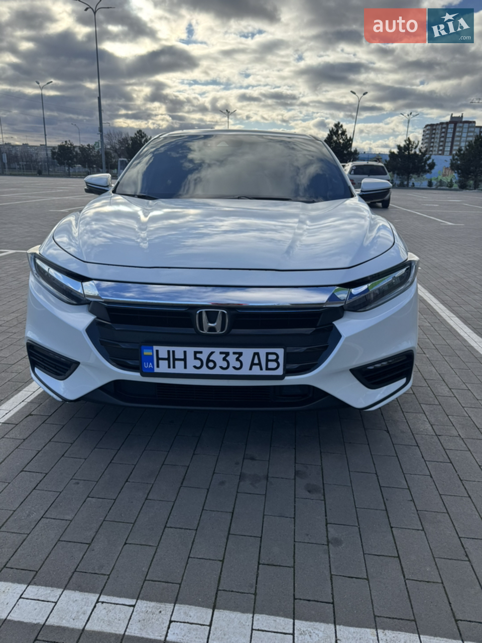 Машина в максимальній комплектації! Купувалась під себе з мінімальними пошкодженнями! Фарбувались капот і бампери! Був замінений двигун! Реальний пробіг 75 тис. Км! Повністю обслужена ! Два комплекти майже нової резини! Палива бере до 5 л на сотню! Машинкою дуже задоволені! Перейшли на електро!