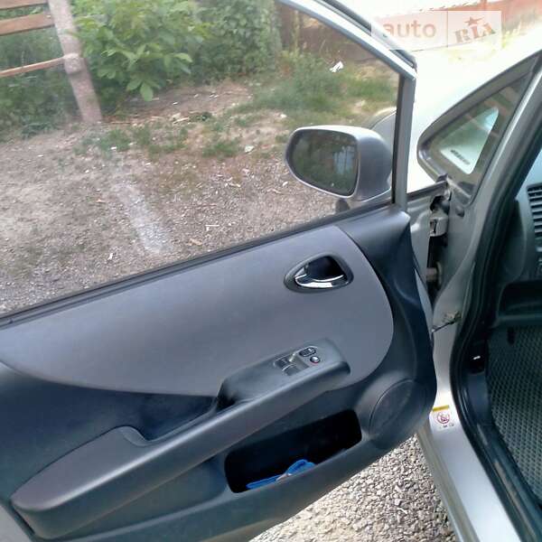 Хэтчбек Honda Jazz 2004 в Гнивани