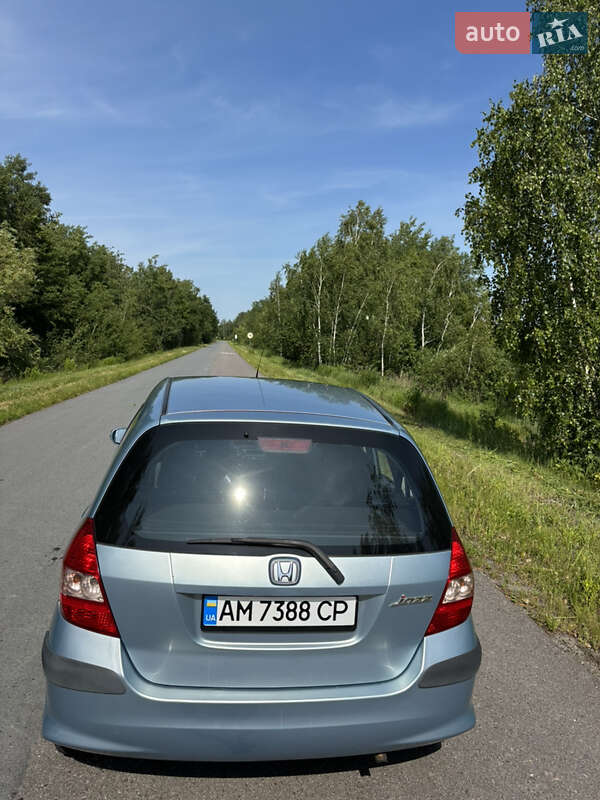 Хэтчбек Honda Jazz 2005 в Романове