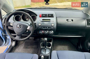 Хэтчбек Honda Jazz 2005 в 