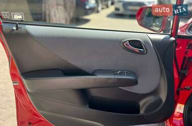 Хэтчбек Honda Jazz 2005 в 
